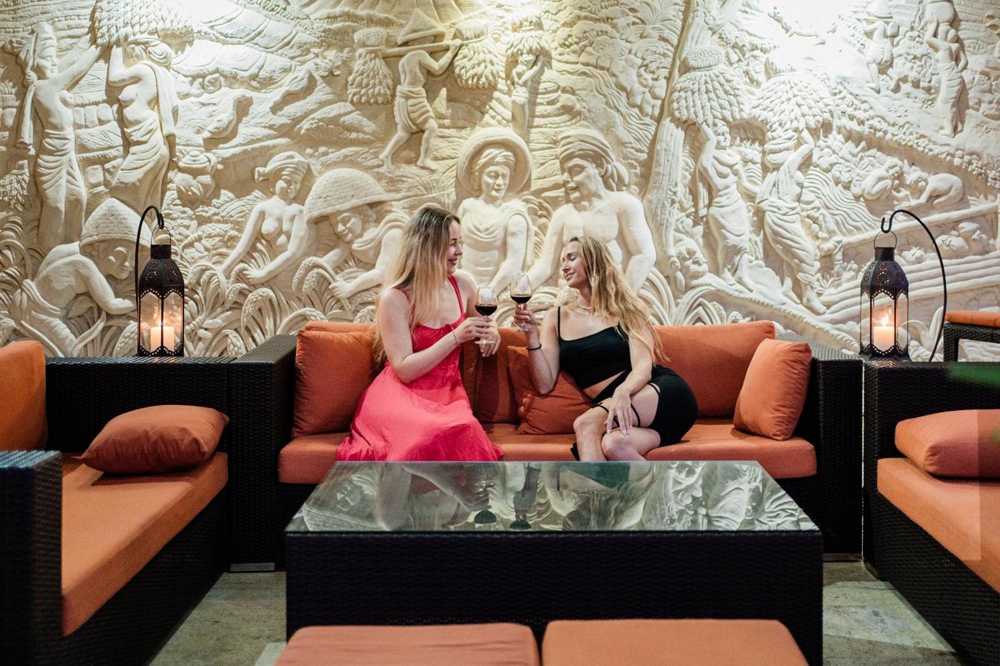 Aq-va & Seminyak Hotel Legian