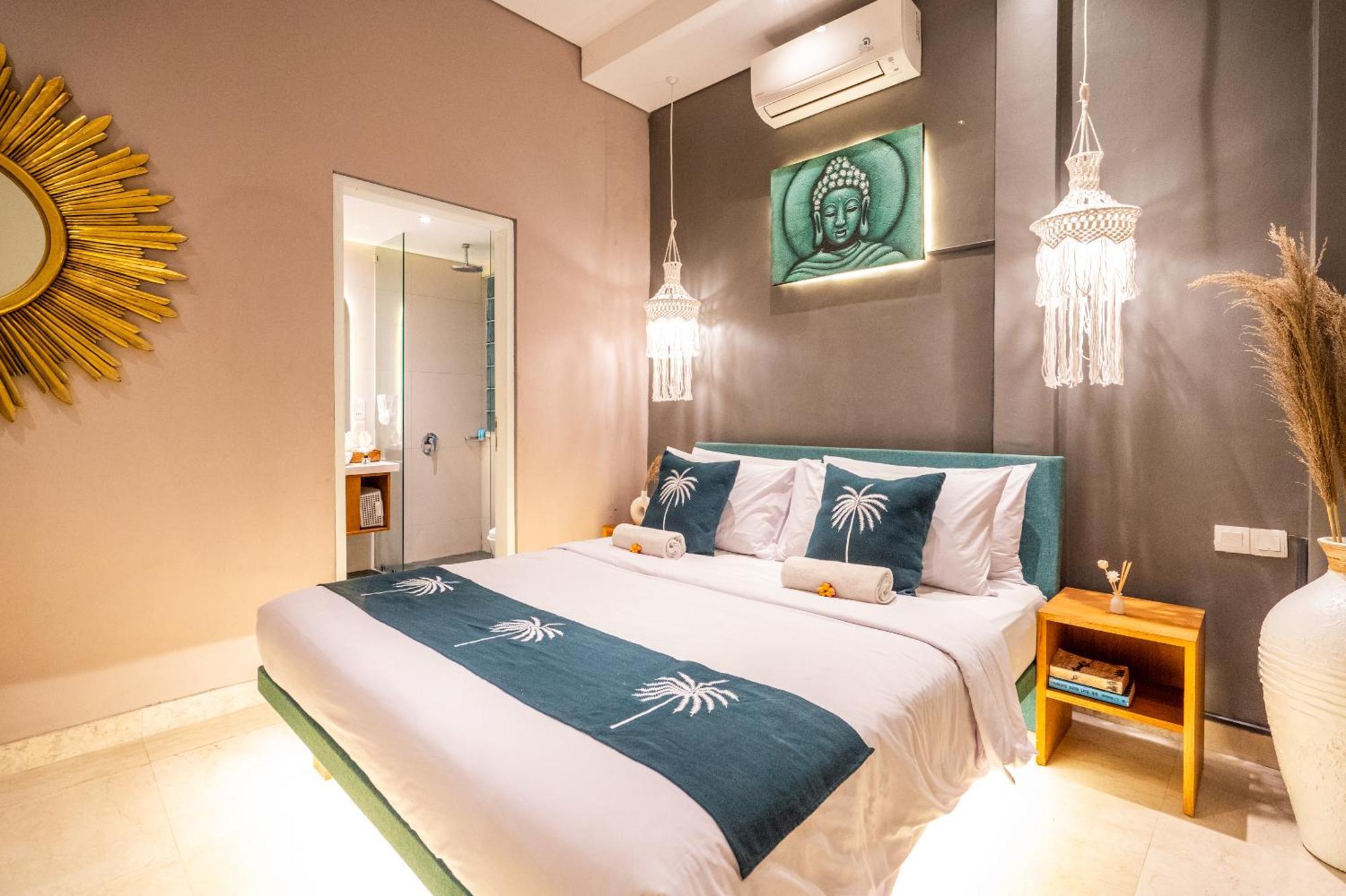 Aq-va & Seminyak Hotel Legian