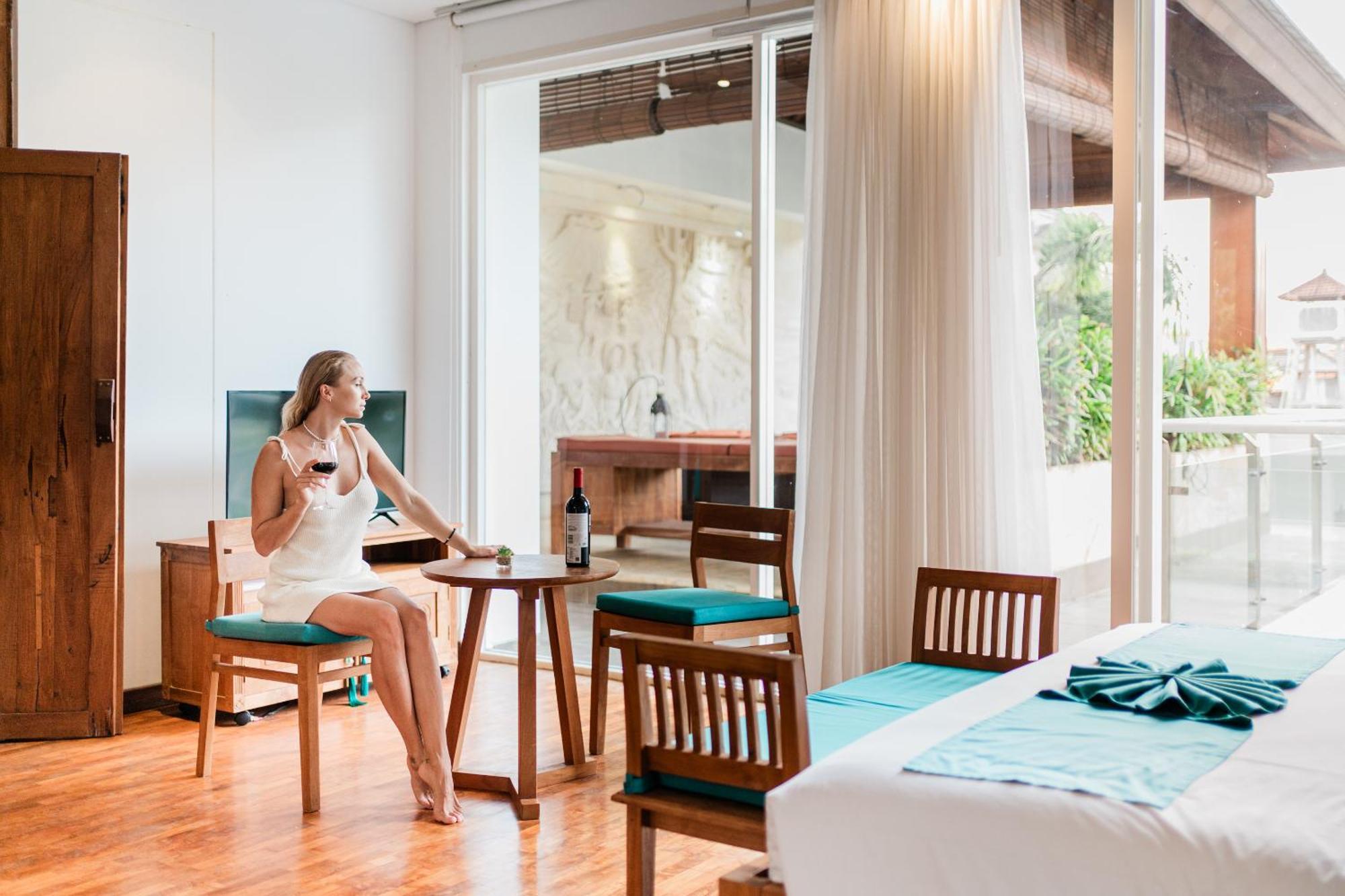 Aq-va & Seminyak Hotel Legian