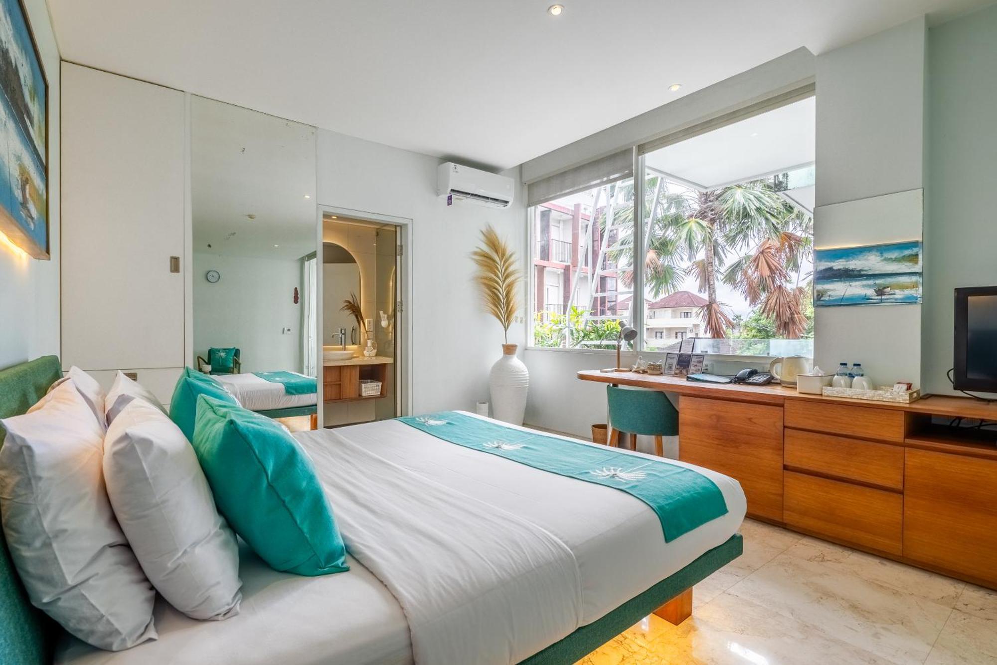 Aq-va & Seminyak Hotel Legian