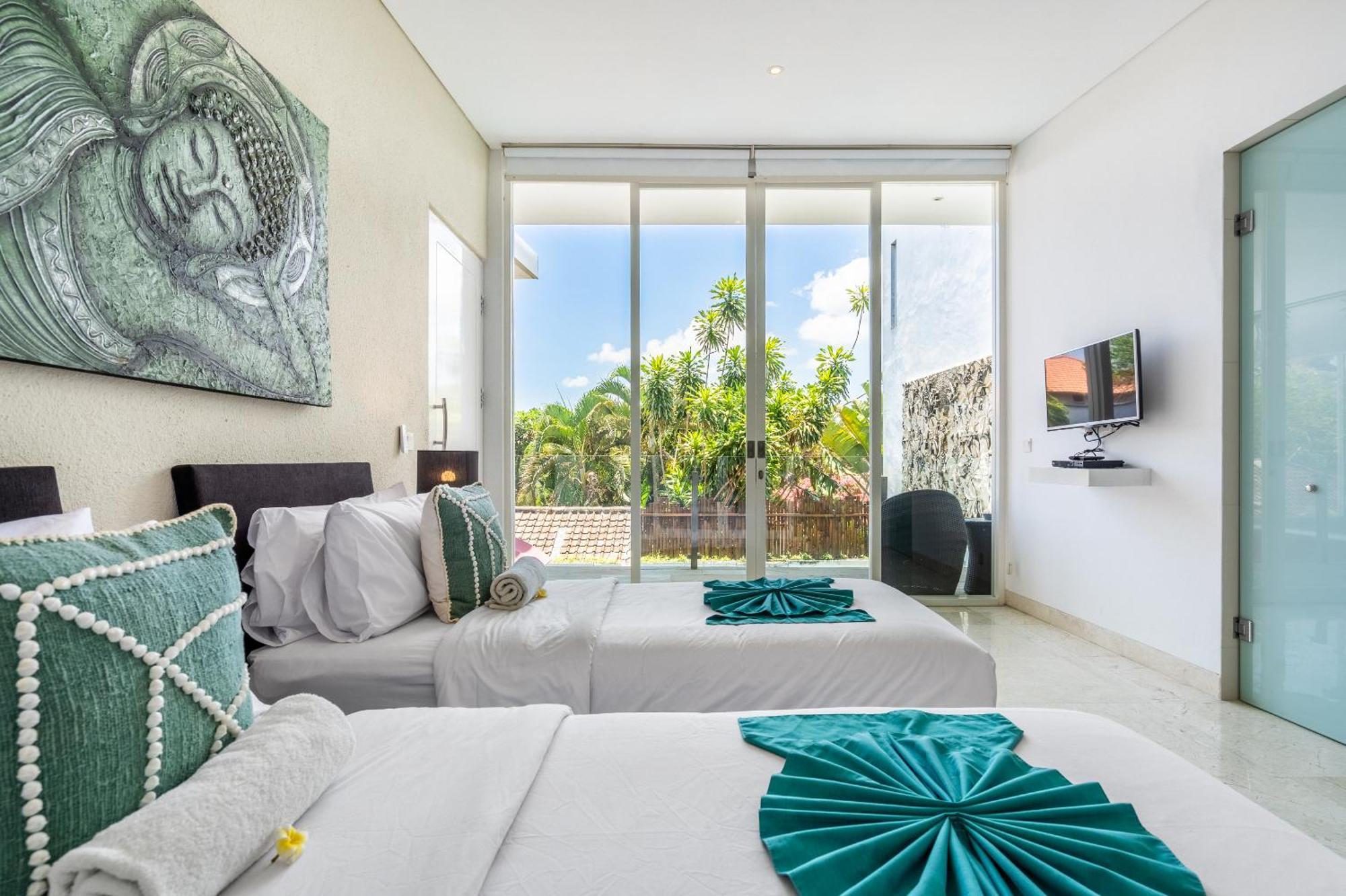 Aq-va & Seminyak Hotel Legian